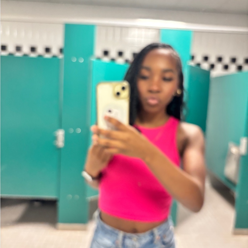 Meet your Posher, Tavari